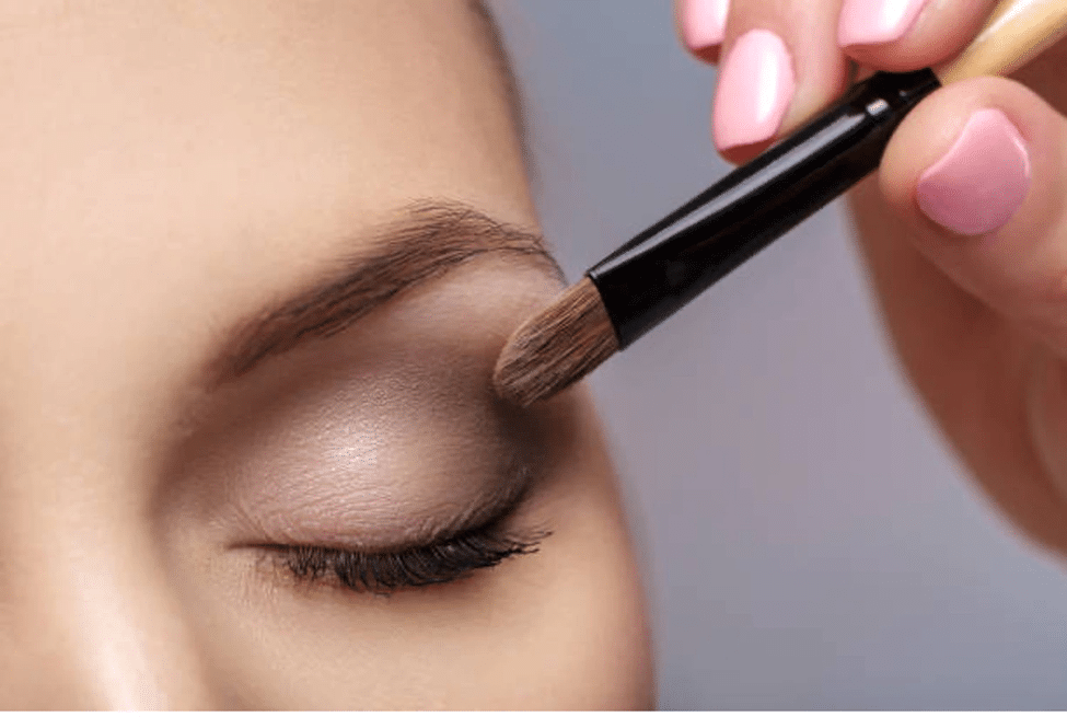 زیبایی چشمها با یک آرایش حرفهای زیبایی چشمها با یک آرایش حرفهای