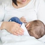 ۹۵ درصد مادران امکان شیردهی به نوزاد دارند