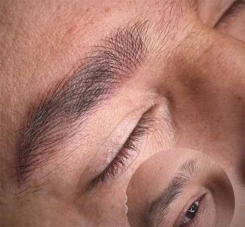 میکروبلیدینگ ابرو: زیبایی طبیعی و دائمی با نتایج شگفتانگیز!