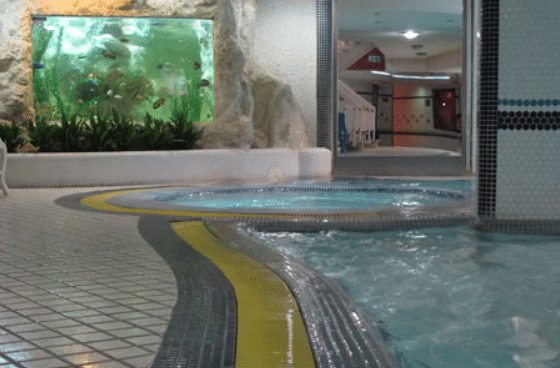 بهترین مرکز آب درمانی در تهران کدام است؟